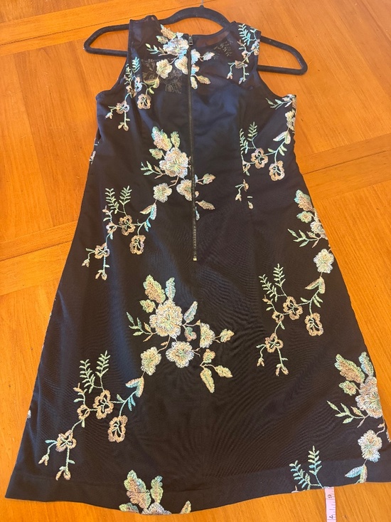 Vince Camuto Dresses & Skirts - Vince Camuto Floral Black Dress size 4 Gorgeous Detail